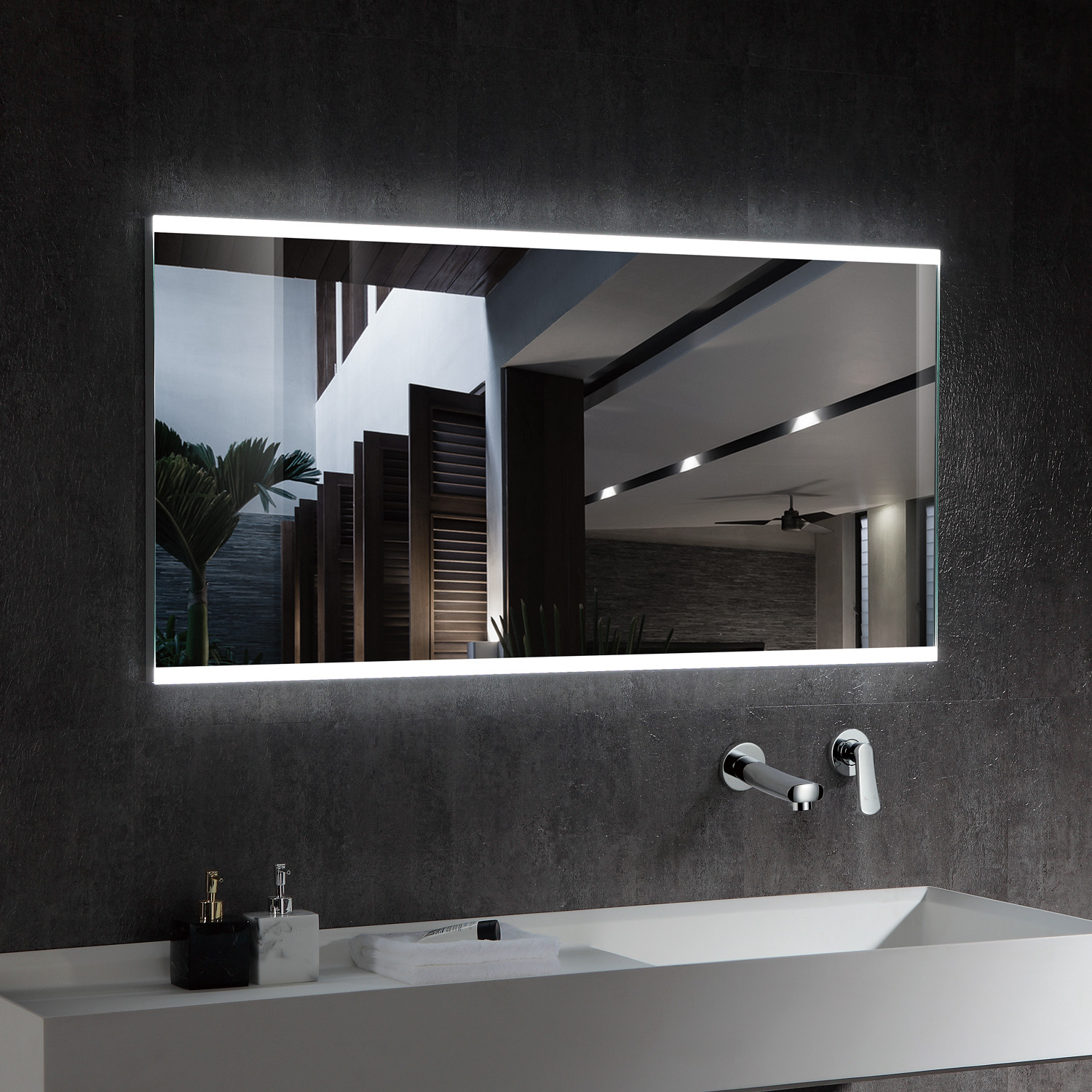 Blanc Froid Horizontale Illumination LED Miroir sur Mesure Blanc Froid Horizontale Illumination LED Miroir sur Mesure